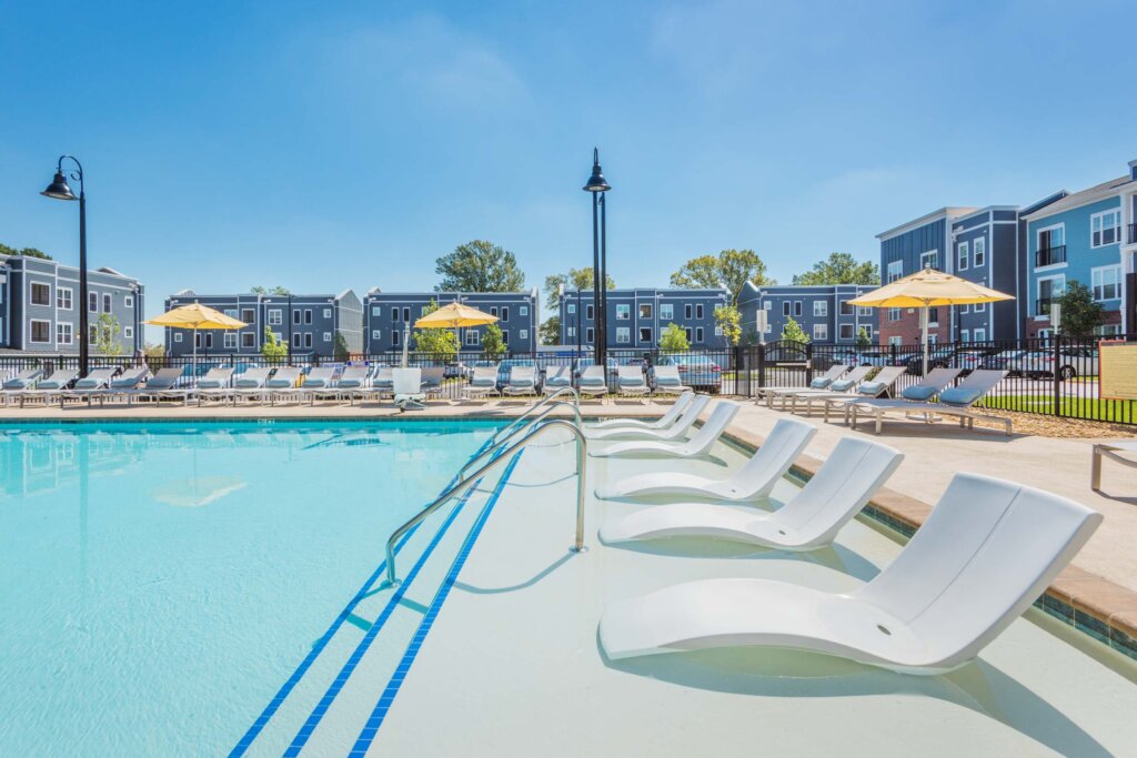 resort style pool at pine 25 luxury apartments charlotte nc