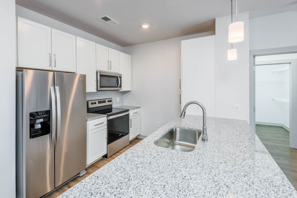 340 w 25th int 5527 ZF 3422 01855 1 017